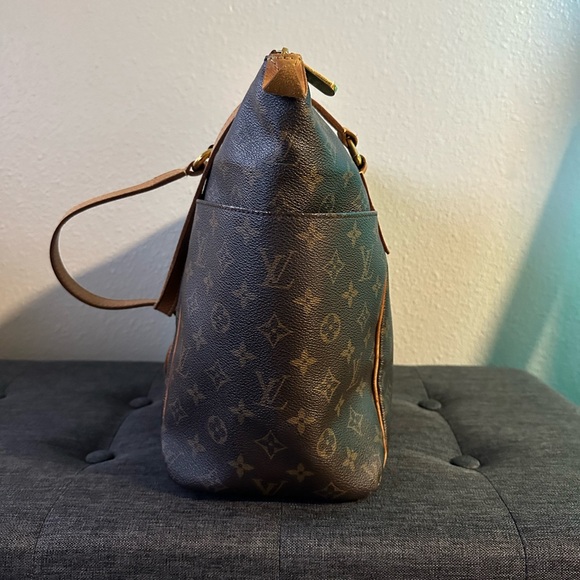 Louis Vuitton Totally MM - Picture 6 of 15